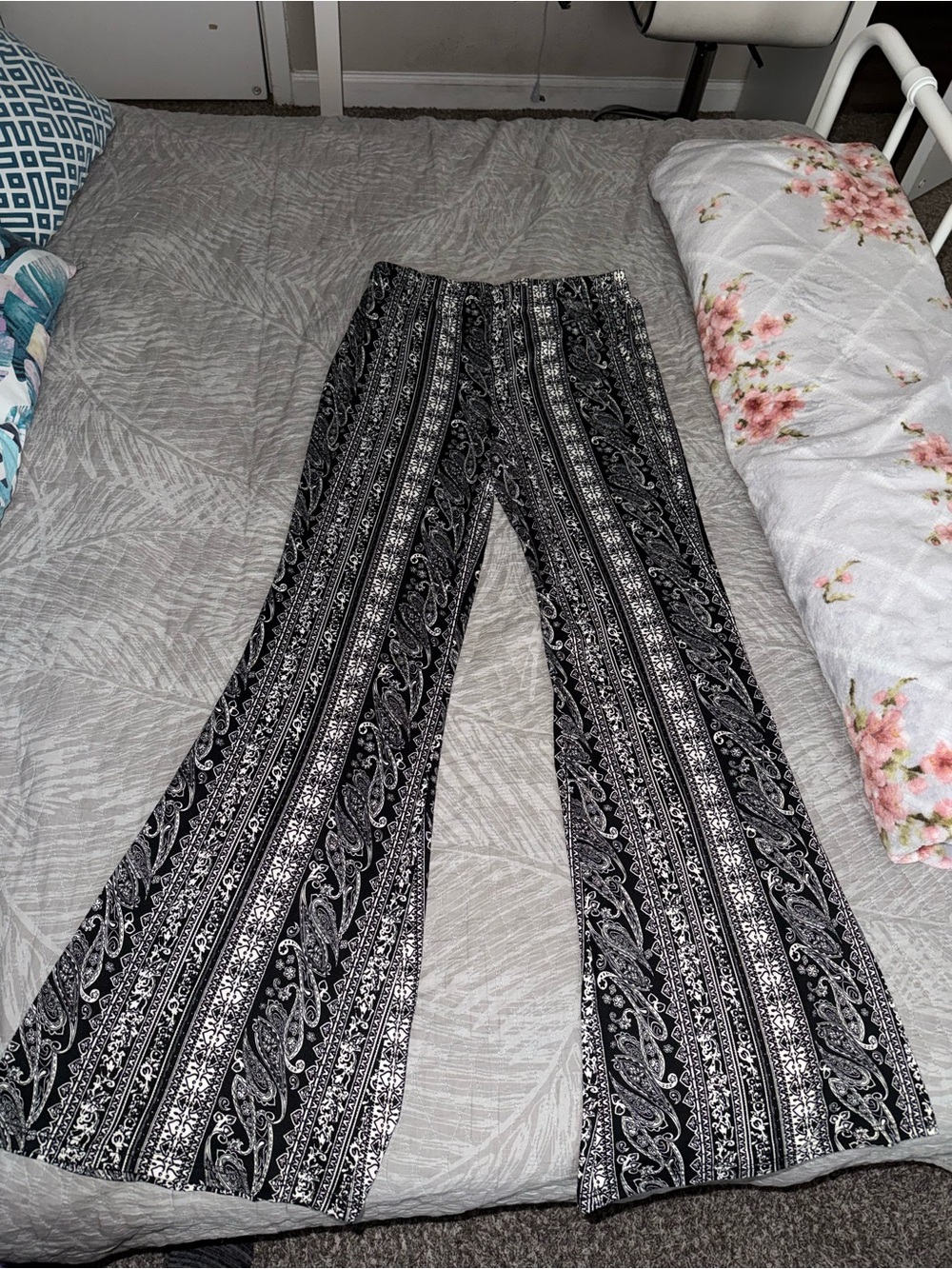 Fashion Nova Black & White Printed Wide-Leg Pants